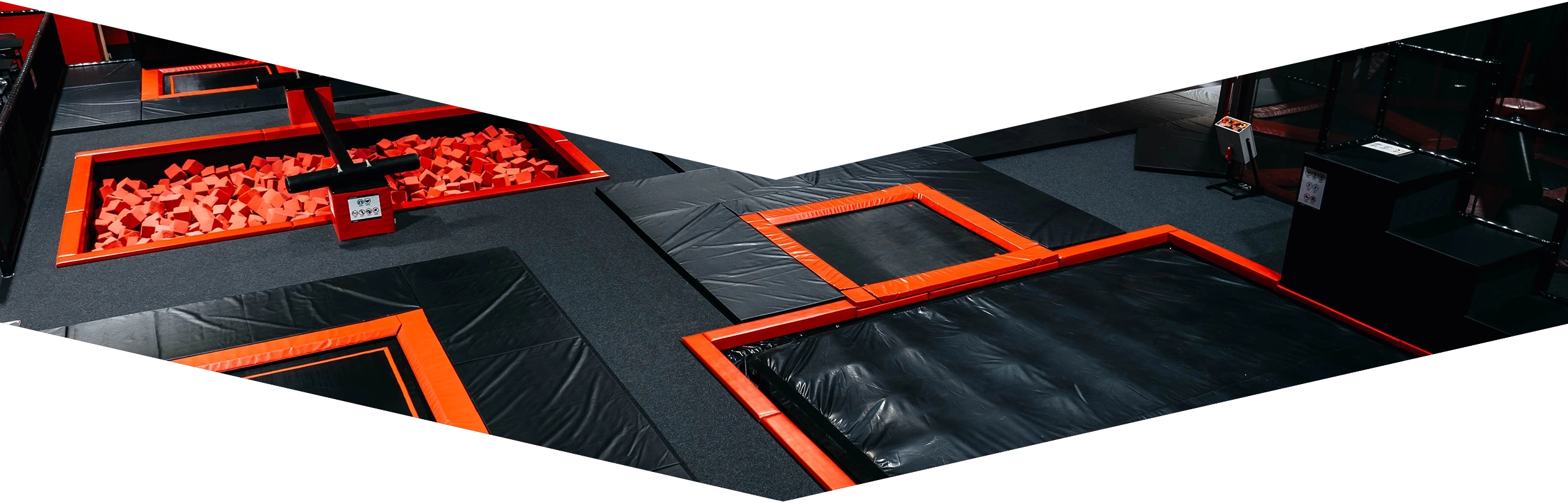 Entdecken Sie unsere Trampolin­arena und unsere Angebote für Kinder­geburtstage und Gruppen­veranstaltungen. Wir freuen uns darauf, Sie bei uns zu begrüßen!